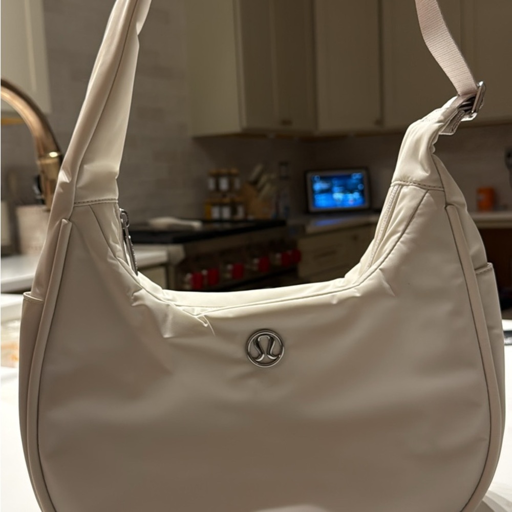 lululemon City Essentials Shoulder Bag 4L